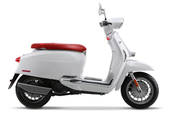 lambretta-white375F65FD-BEFD-A439-E9FA-BE2B997A1091.jpg