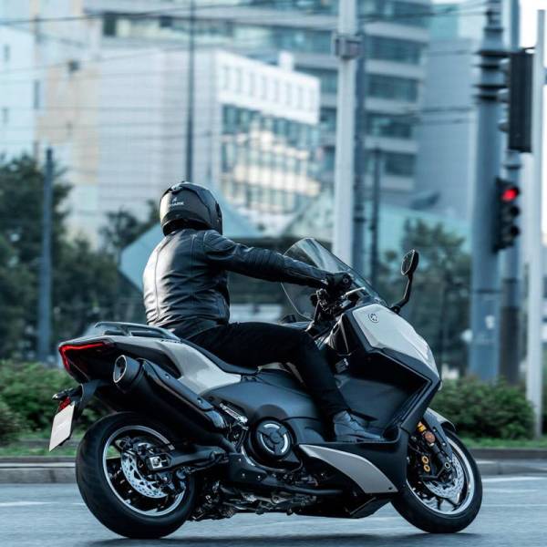 Yamaha_TMAX_2025-01_original